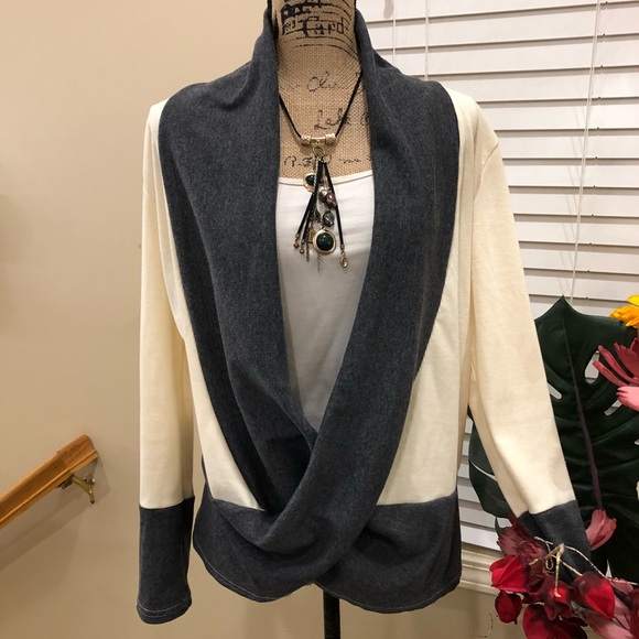 Anthropologie Sweaters - Anthropologie-lovely two tone draped sweater